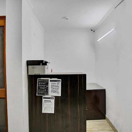Oyo 82100 Golden Residency Нойда Экстерьер фото